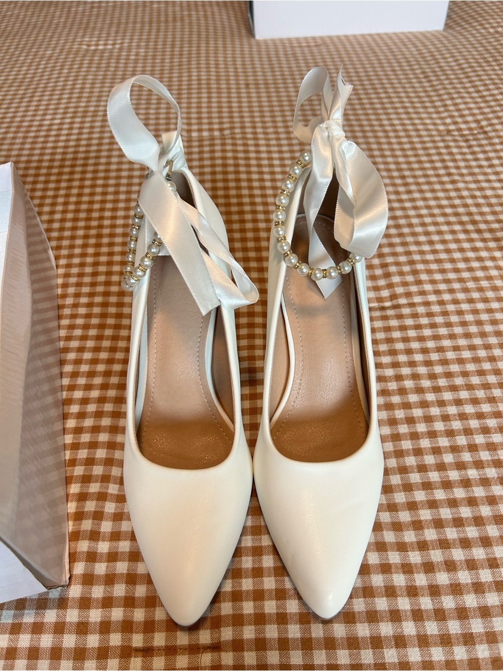 NWT Elegant White Pearl-Accent Satin Tie Pumps